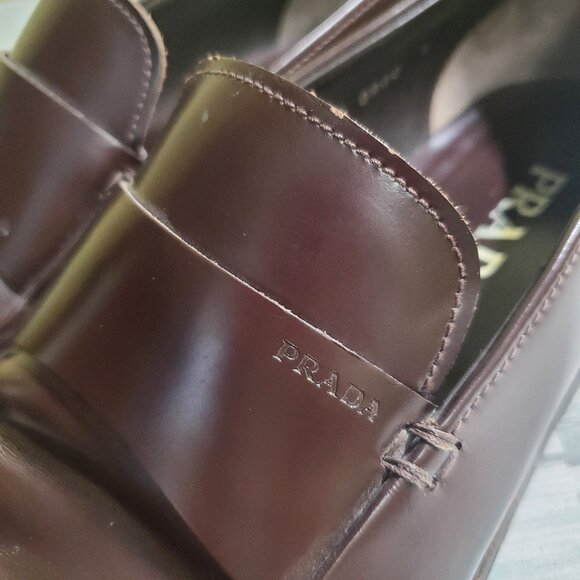 Pair of Prada Men’s Bown Leather Loafers Size 8 Made in Itay Toe - Heal 12” OSD - Picture 13 of 15